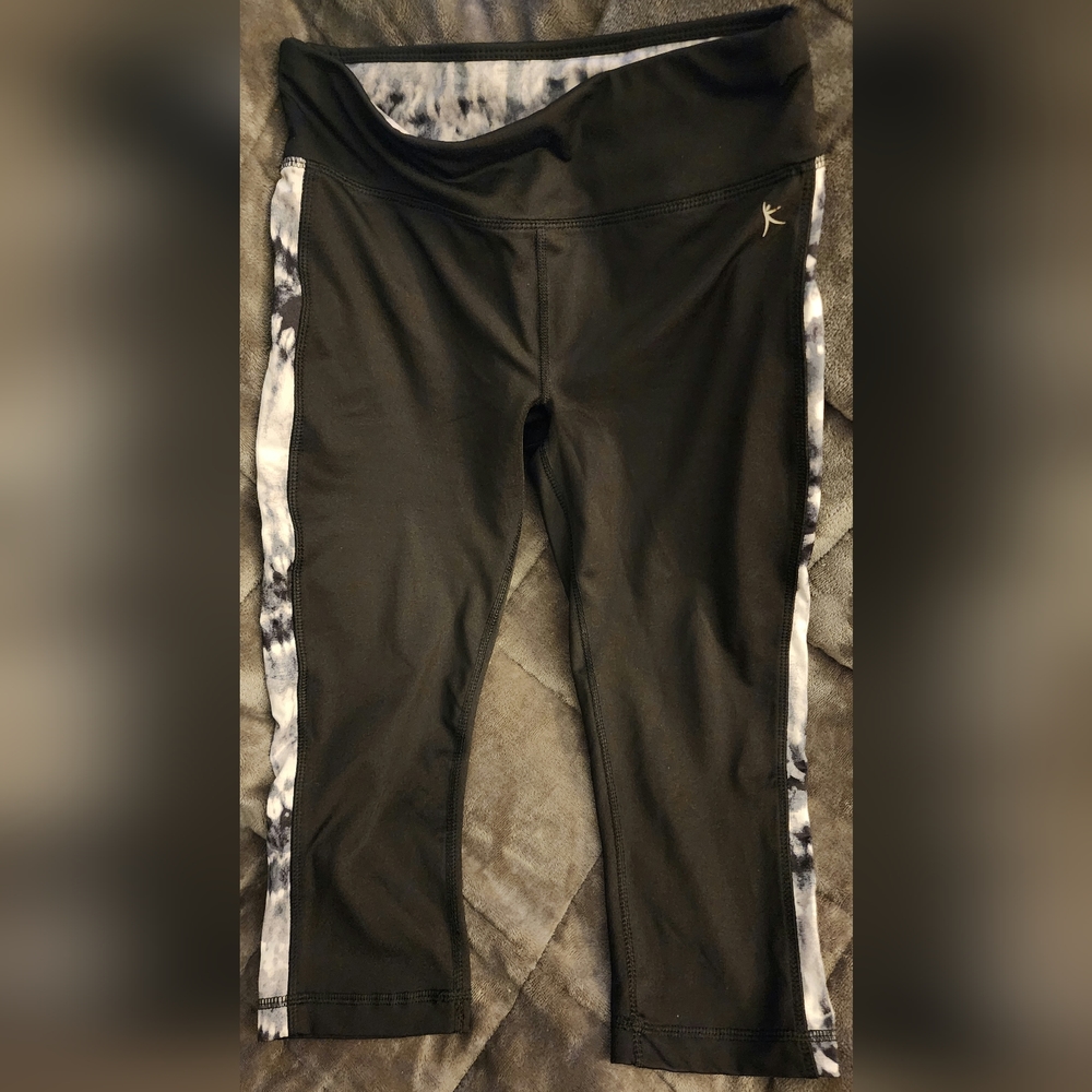 Danskin now fitted Capri leggings